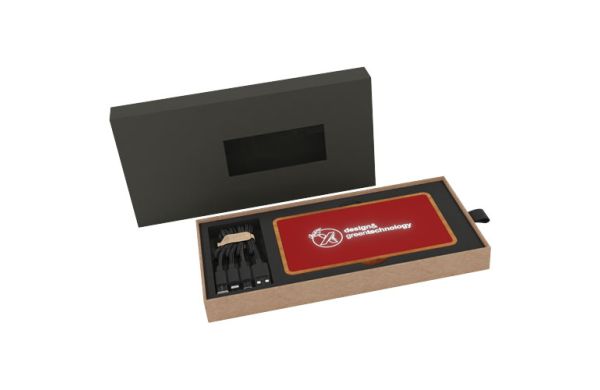 SCX.design P36 5000 mAh kabellose Powerbank mit Leuchtlogo - Mid red, holz 